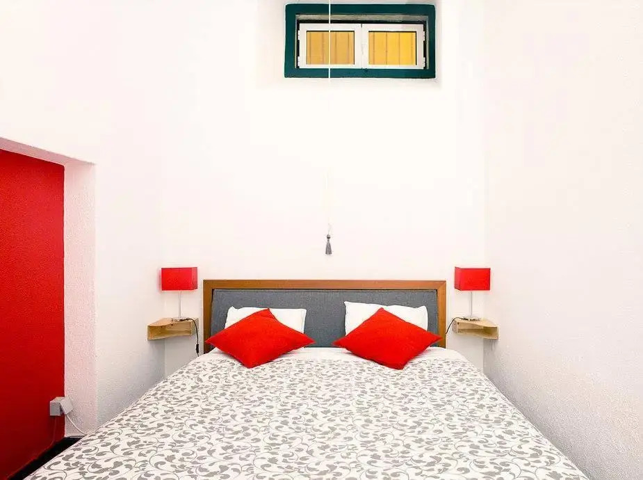 Renewed Apartment in Alfama (near the Cathedral)