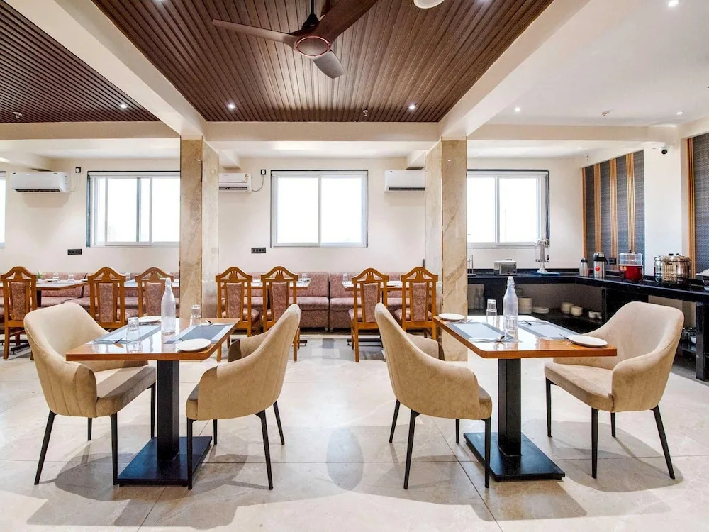 Palette Hotel Pune, Midc Chinchwad