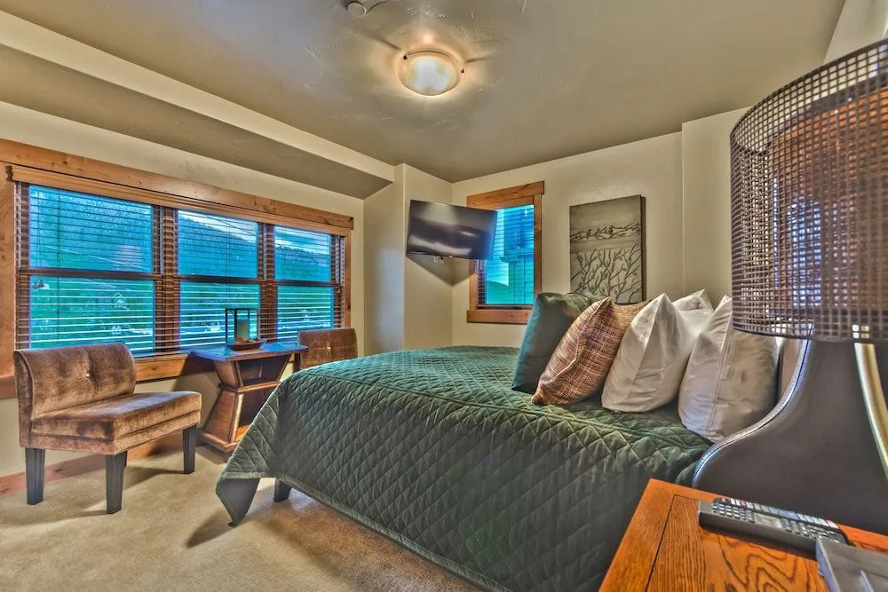 Park City Mountainside Manor