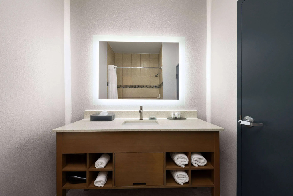 La Quinta by Wyndham Ft. Worth - Forest Hill, TX