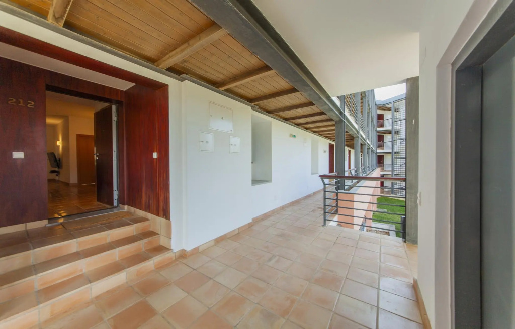 B39 - Marina Hill Apartment