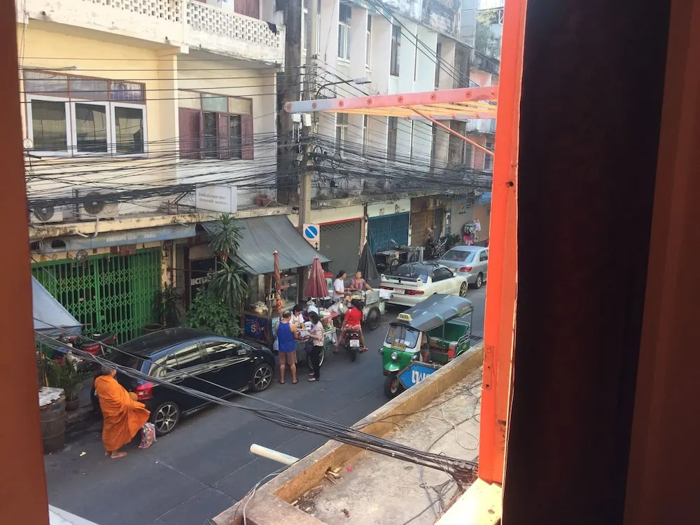 Big Orange Localstay at Siam