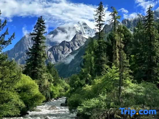 Siguniang Mountain Nation Park Hotel（The most popular and convenient hotel for overseas guests）
