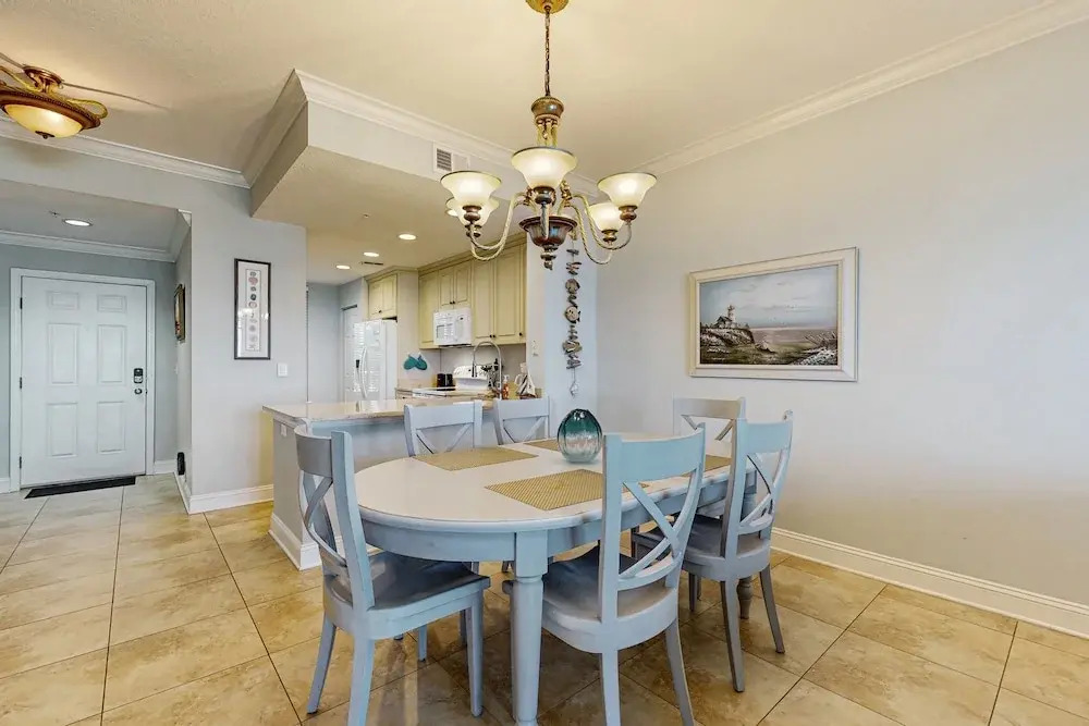 Oceanfront Condo With Great Ocean View, Balcony, Fast Wifi & 2 Shared Pools