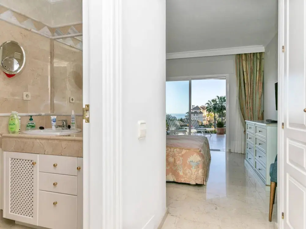 Luxury Apartment With Sea View In Marbella