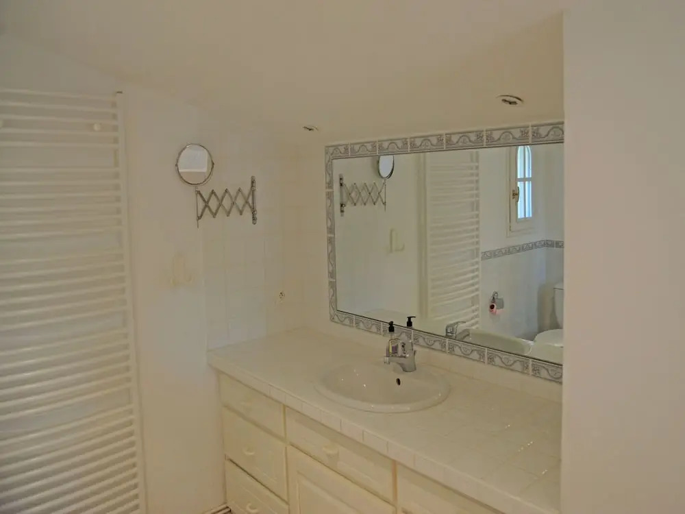 Child-friendly Holiday Home in Esparron-de-verdon