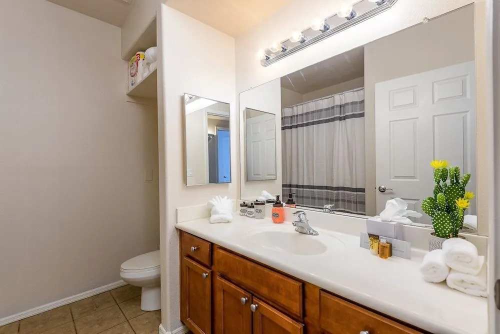 Comfort 3 Bedroom Condo by Redawning