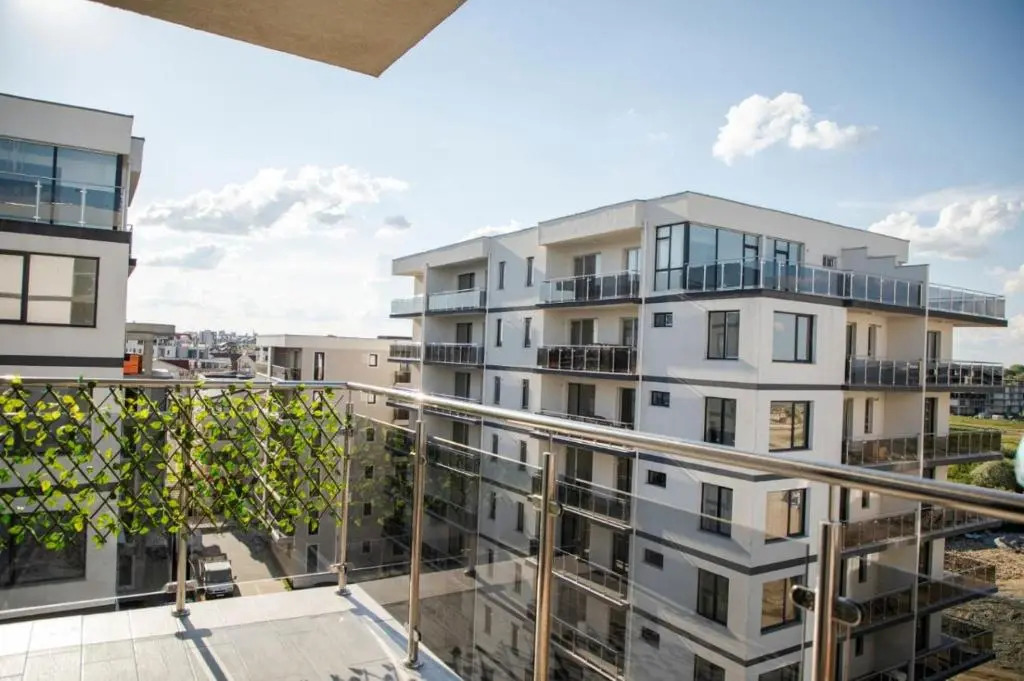 Golden Apartment 2