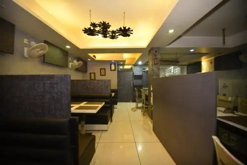 OYO 8950 Hotel Jhankar