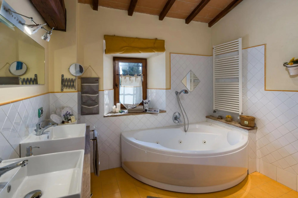 Beautiful villa with private pool immersed in the Tuscan countryside-Capanna al Lago