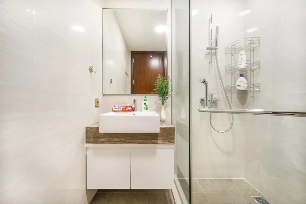 New Modern & Serene 2BR Apt Connected to Mall
