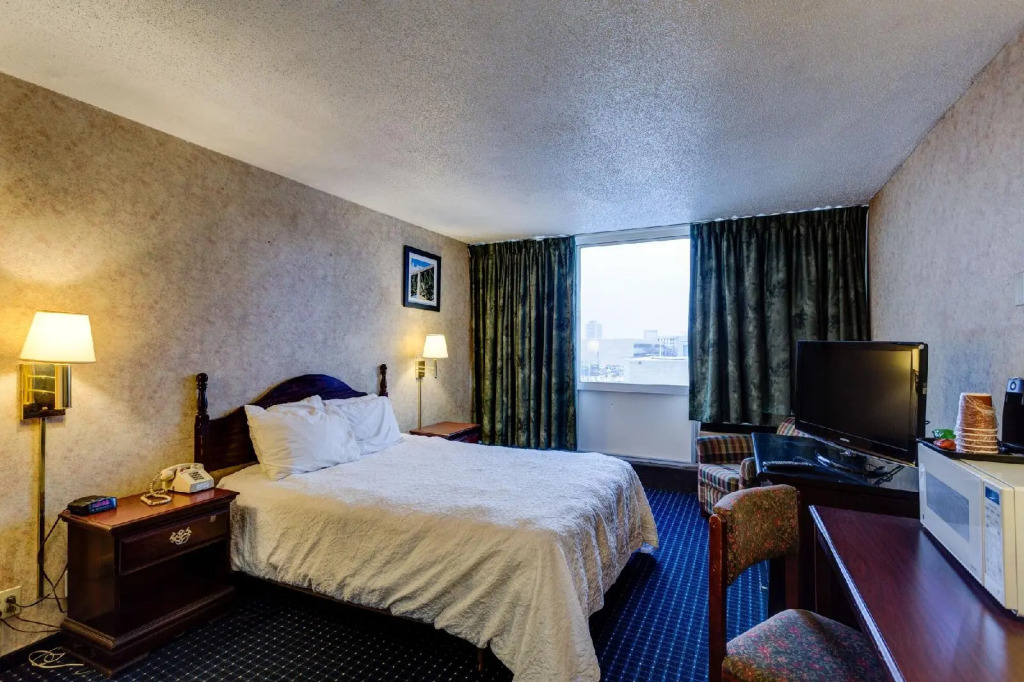 University Hotel and Suites