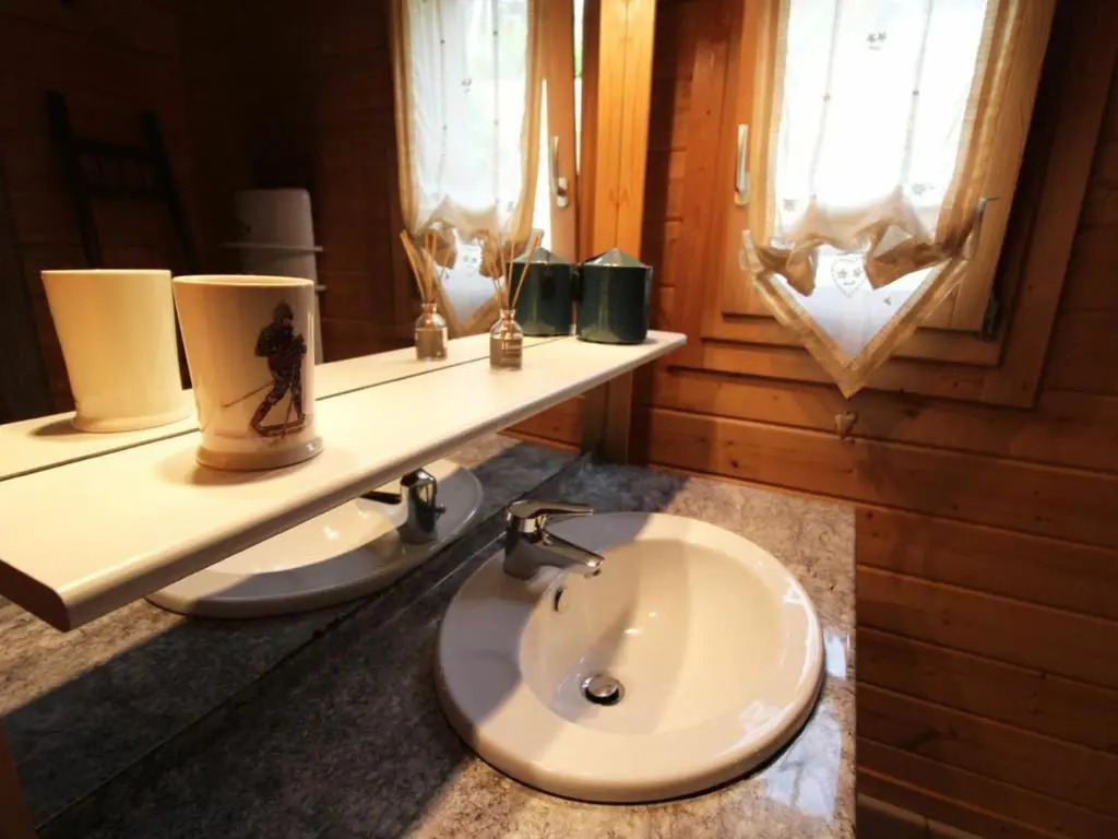 Chalet tout confort avec terrasse et poêle, animaux acceptés - FR-1-589-233