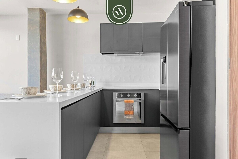 Restored Historic 2 BR Condo in Downtown - Pool
