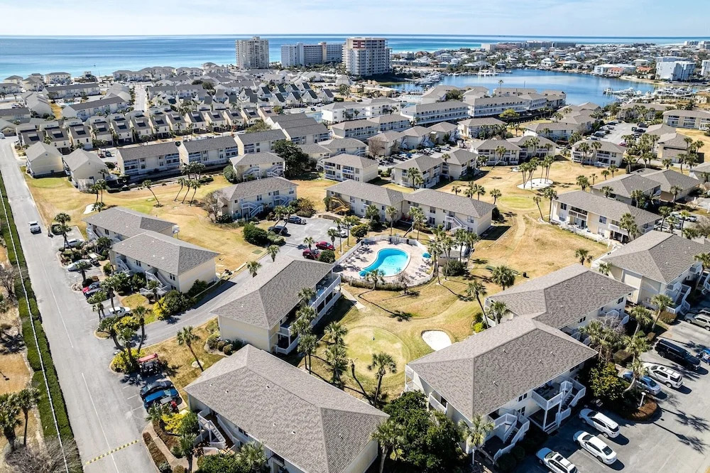 SPC 2021 is a Harbor Front 1 BR by Redawning