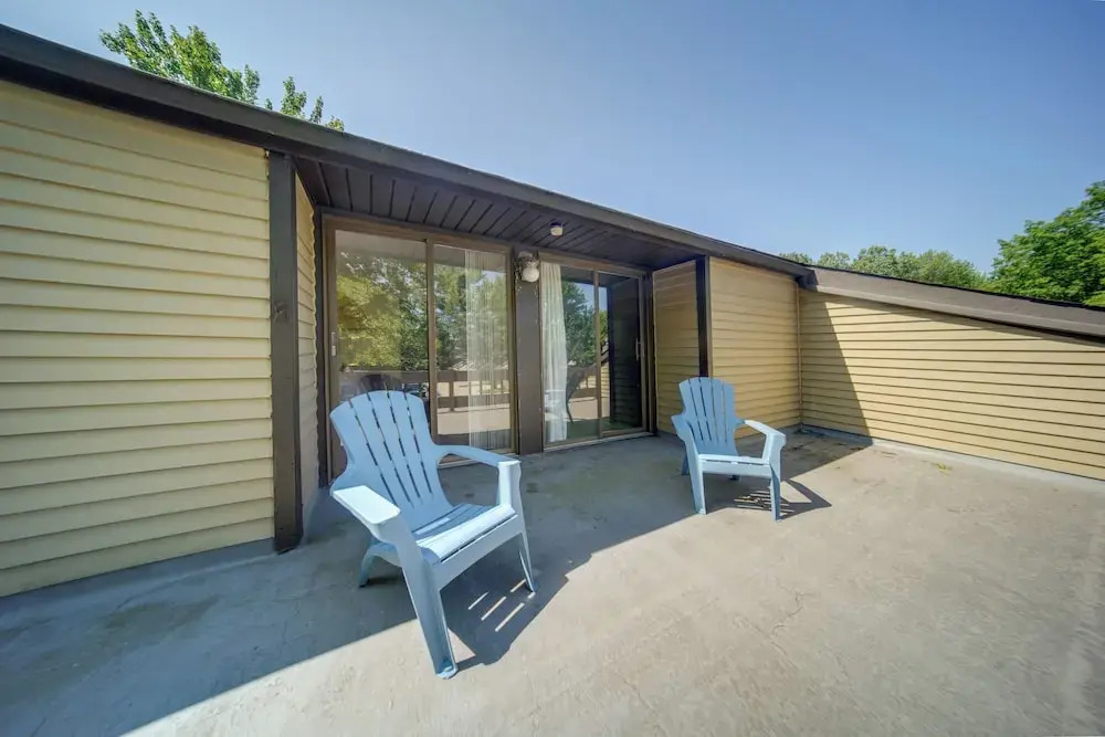 Cleveland Area Retreat Near Lake Erie