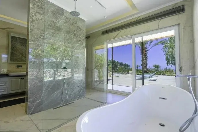 Sea View Terrace Big Villa w Pool 5 Min to Beach(Plaja 5 Dakika Mesafede Deniz Manzaralı Teraslı Havuzlu Büyük Villa)