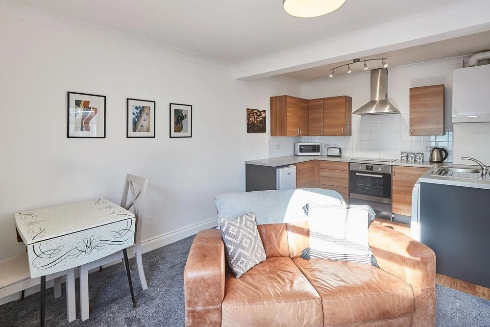 Host Stay Seaside Apartment