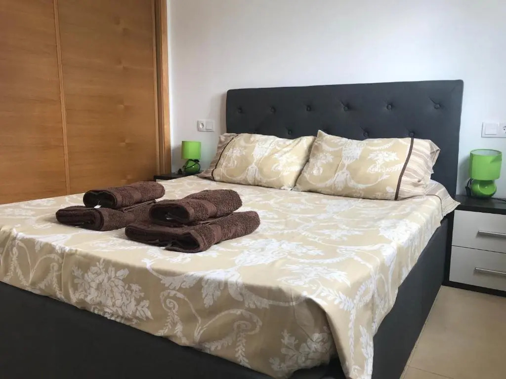 2 bed apartment on Condado De Alhama with roof solarium N5