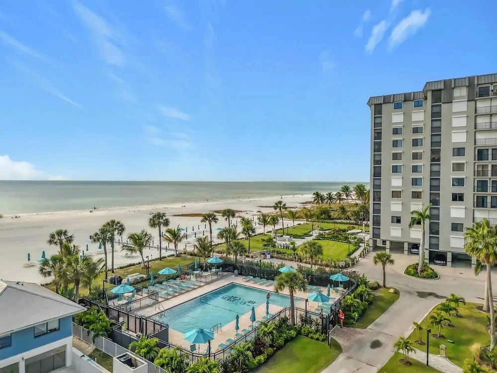 Caper Beach Club 312