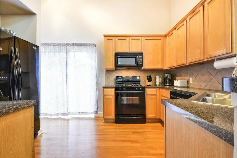 3BR Airy and Open Austin House by RedAwning