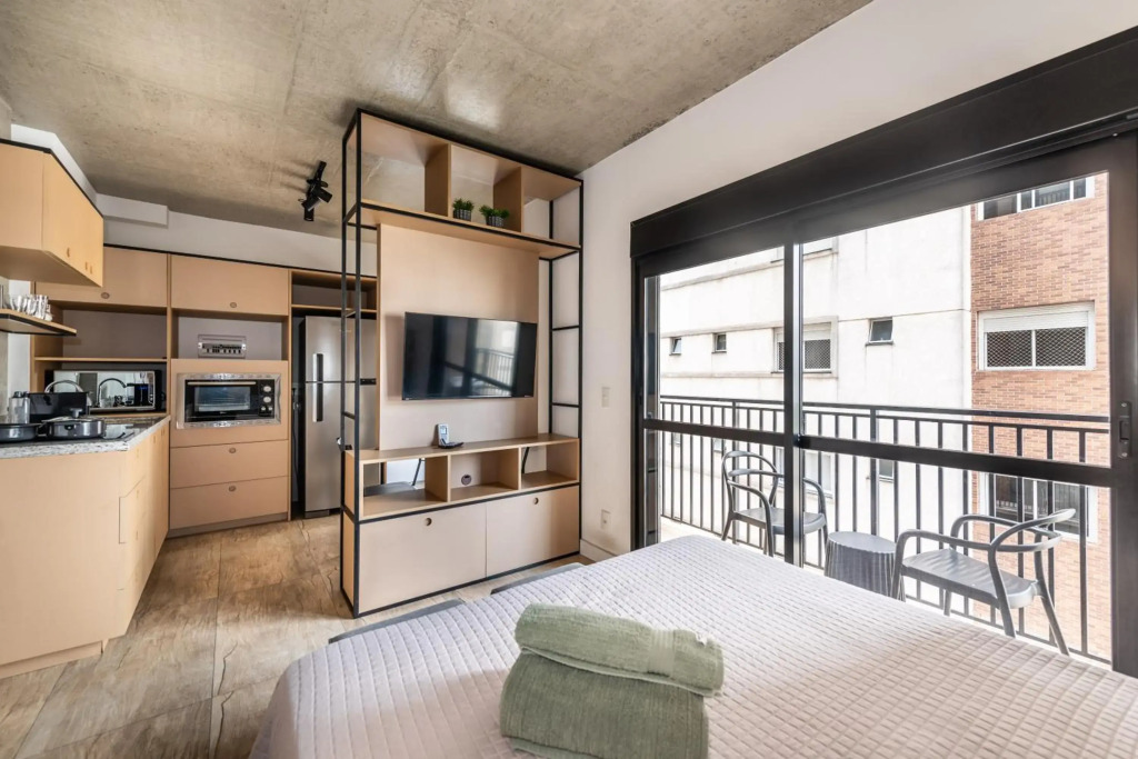 83 New studio next Paulista Av, fast wifi and balcony