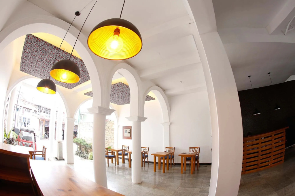 C Negombo
