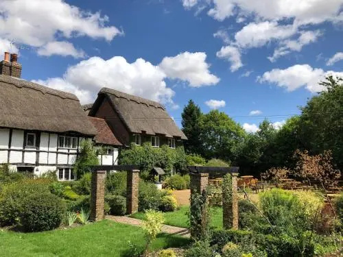 Old Hunters Lodge Whipsnade Limited