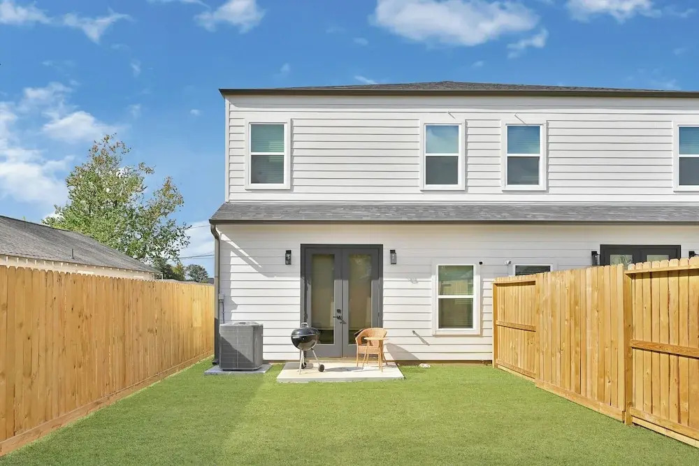 Workspace! Quiet Houston Retreat for Long Stays