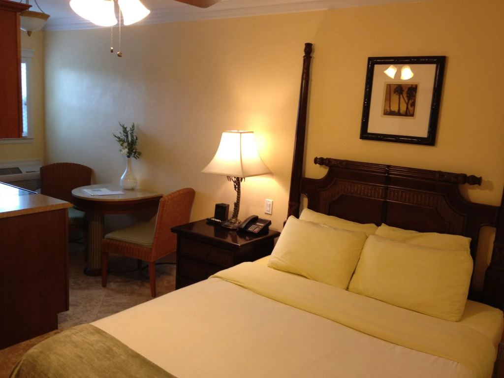 Flamingo Inn