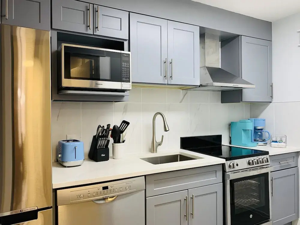 A Lovely Studio with Full Kitchen & AC
