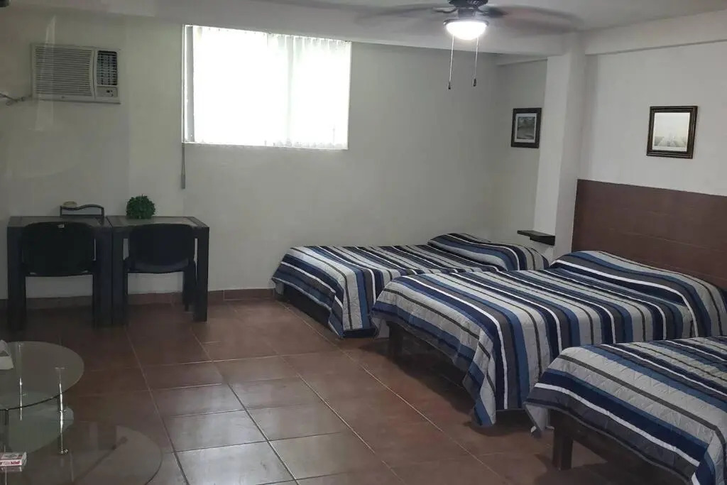Suite con 2 recamaras,2mini splits, Parking Wifi 100 mb, cocina