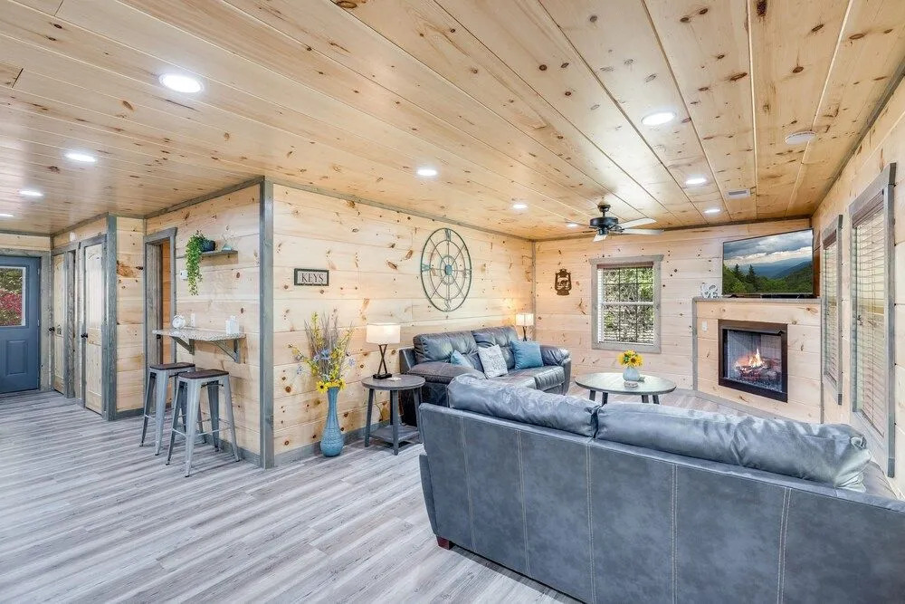 The Orange Cottage 2 Bedroom Cabin by Redawning