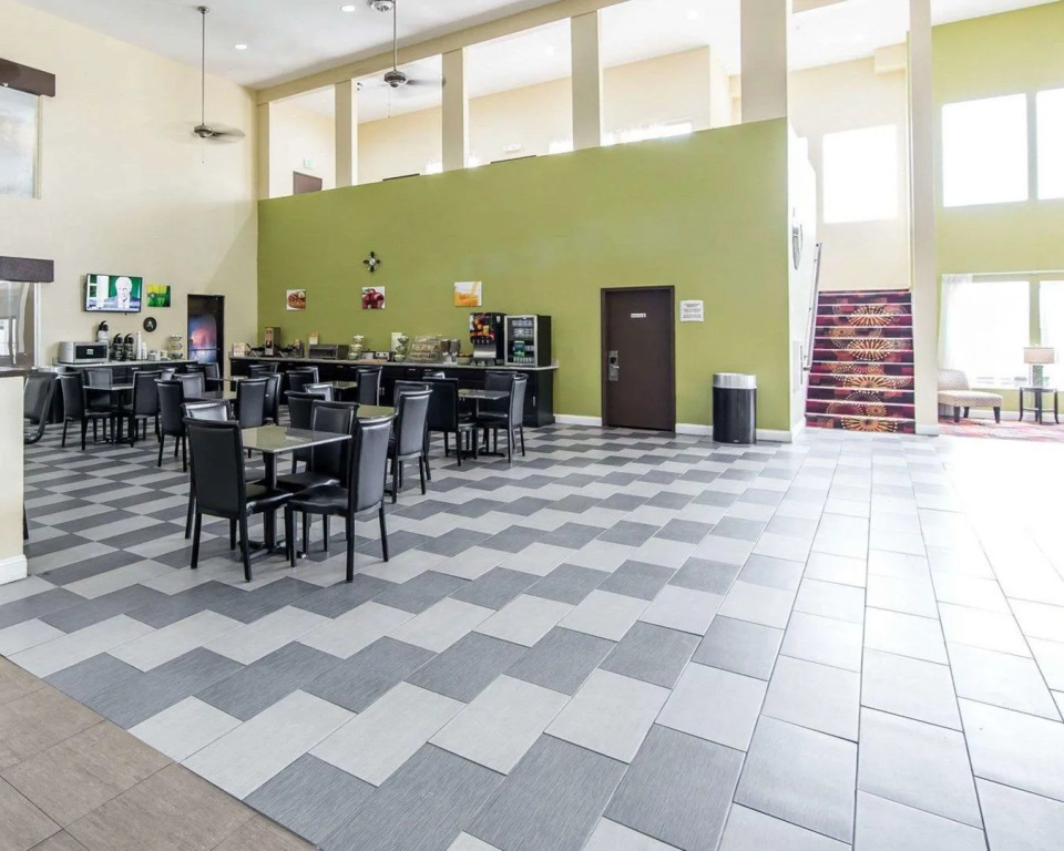 OYO Hotel Knoxville TN Cedar Bluff I-40