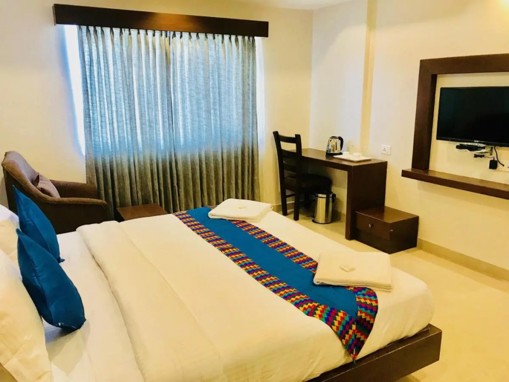 REGALIA INN &SUITES