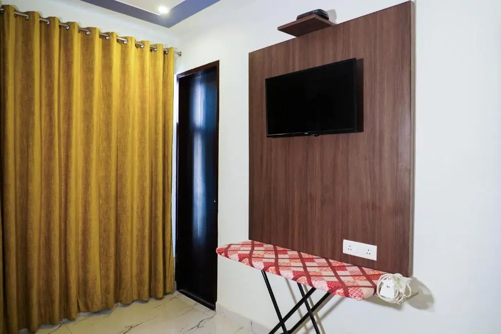 Lime Tree Service Apartment - Near Artemis Hospital ,Gurgaon