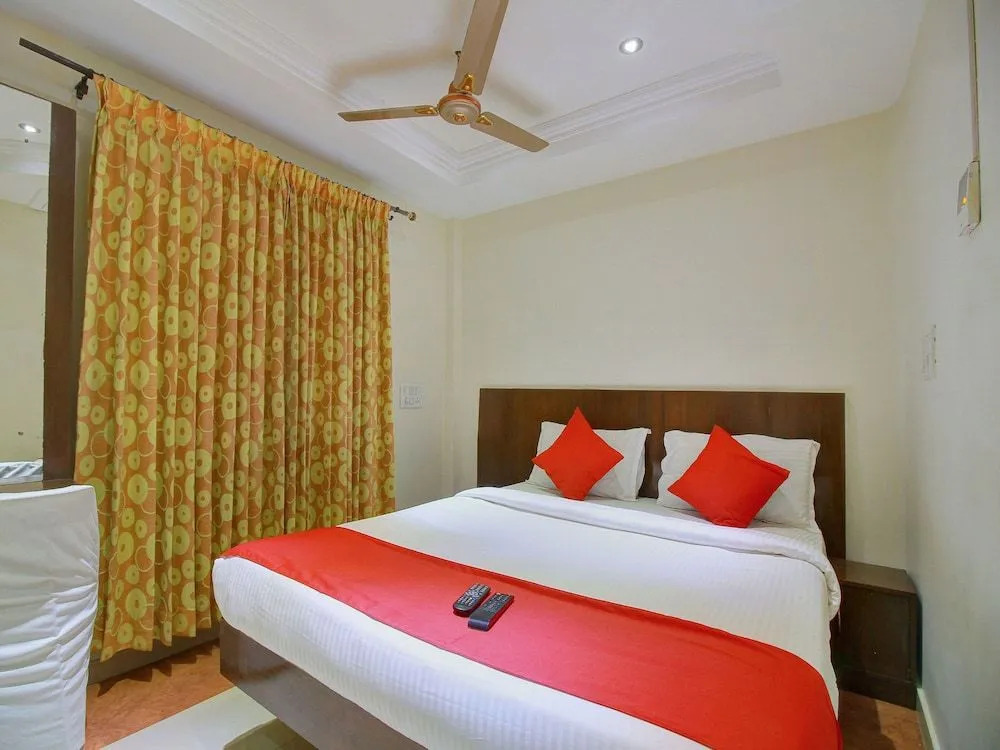 OYO 12941 Hotel Forest Transit