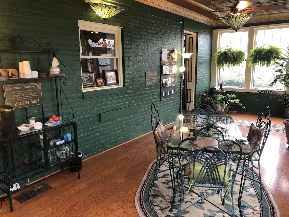 Lyons'' Twin Mansions B&B And Spa