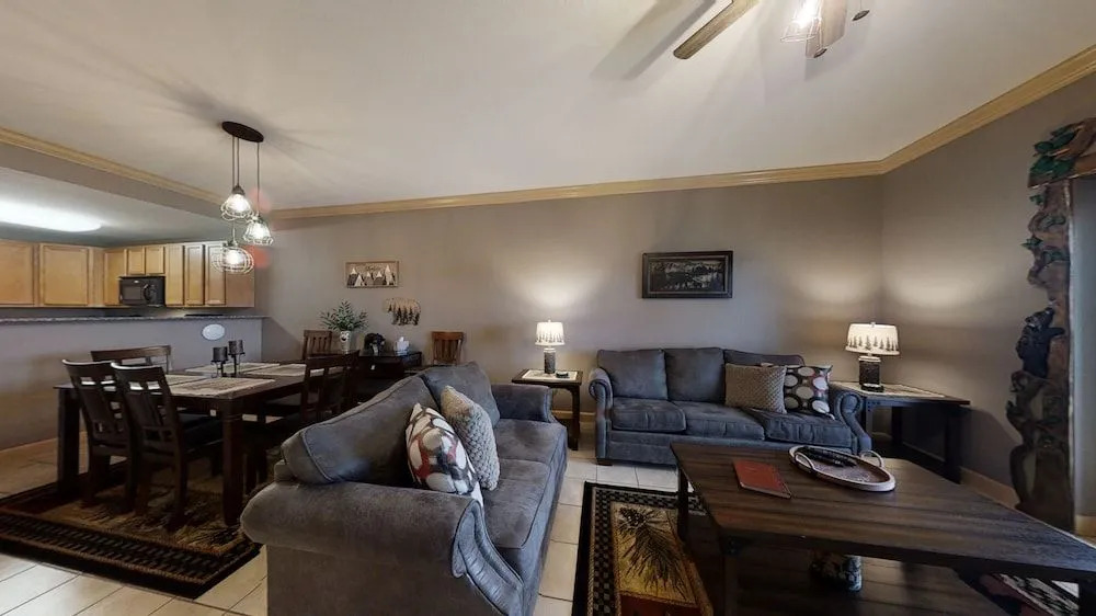 A Bear's Hibernation 1 Bedroom Condo by RedAwning