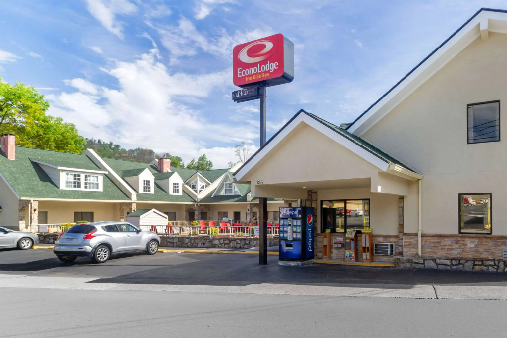 Econo Lodge Inn & Suites Gatlinburg at the Convention Center