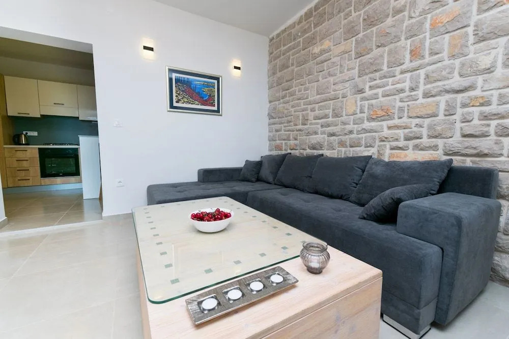 Apartment Seafront Tambaca