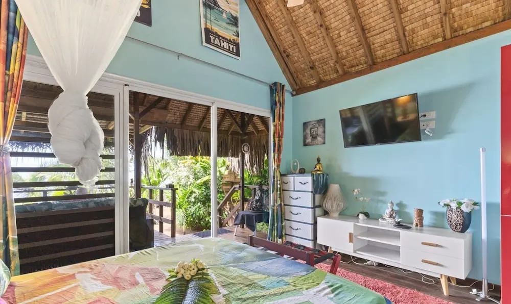Romantic Beachfront Escape With Modern Comforts