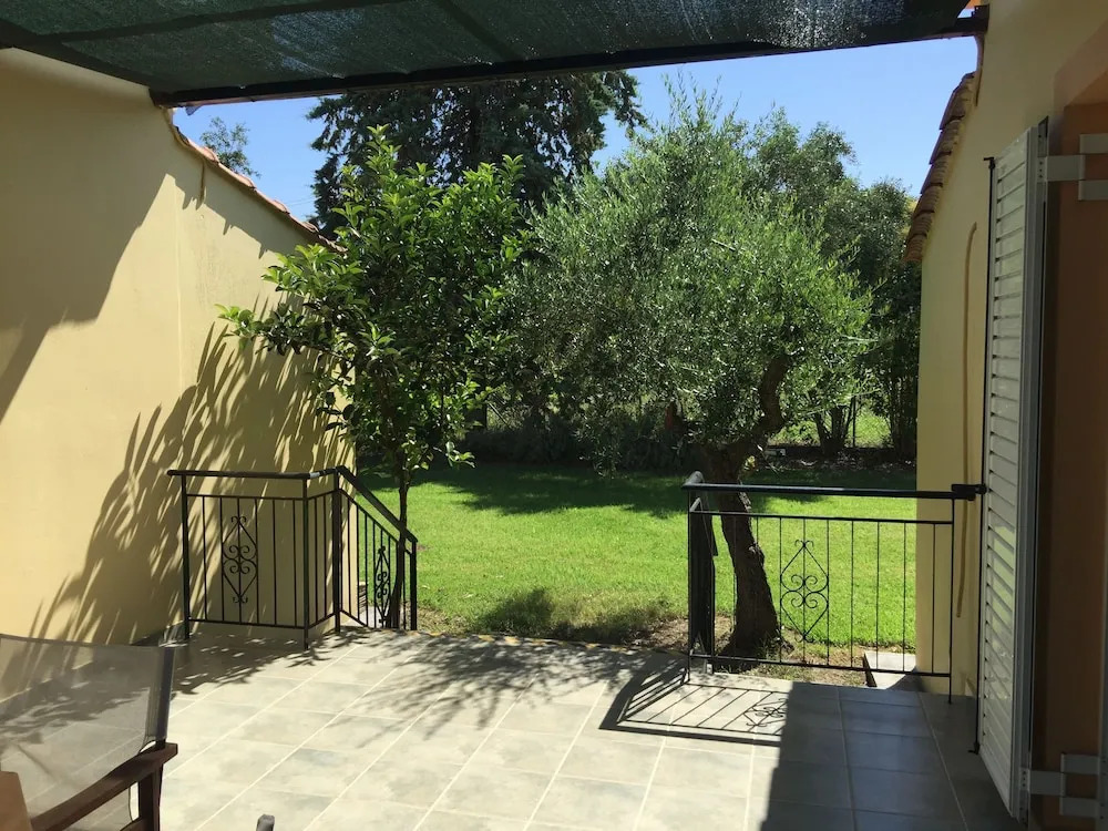 AnthosGuestHouses