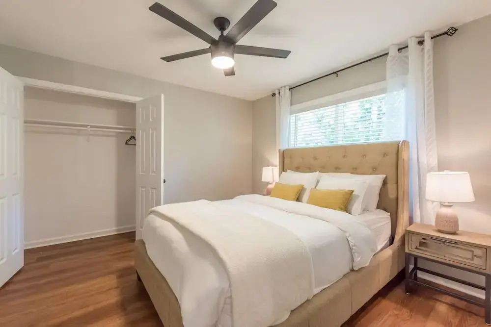Beautiful Large Newly Renovated 5 Bedroom House