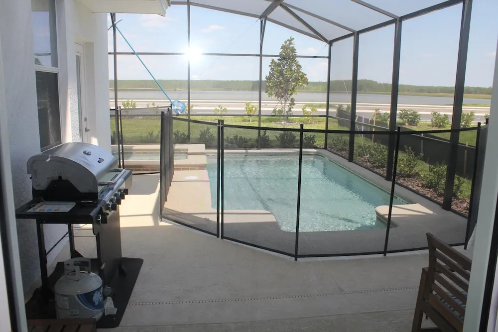 Storey Lake-5 Bedrooms home w/pool-1650ST