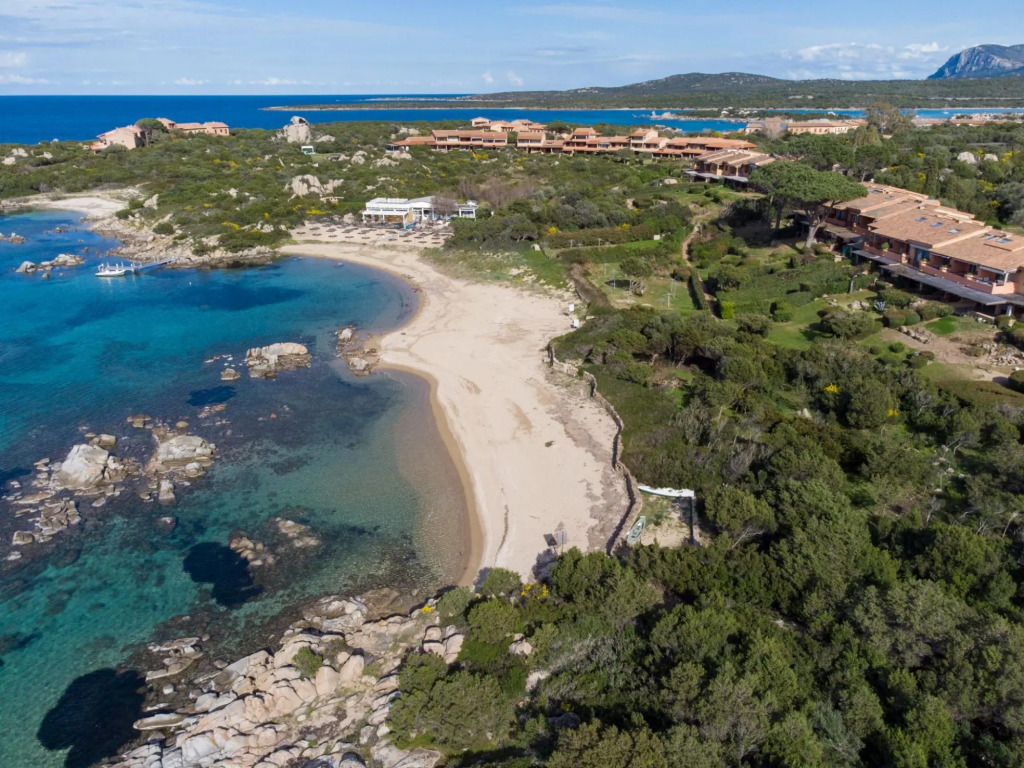 The apartment has one bedroom with bathroom and another small mezzanine room with a small bathroom,-CONCADA L11