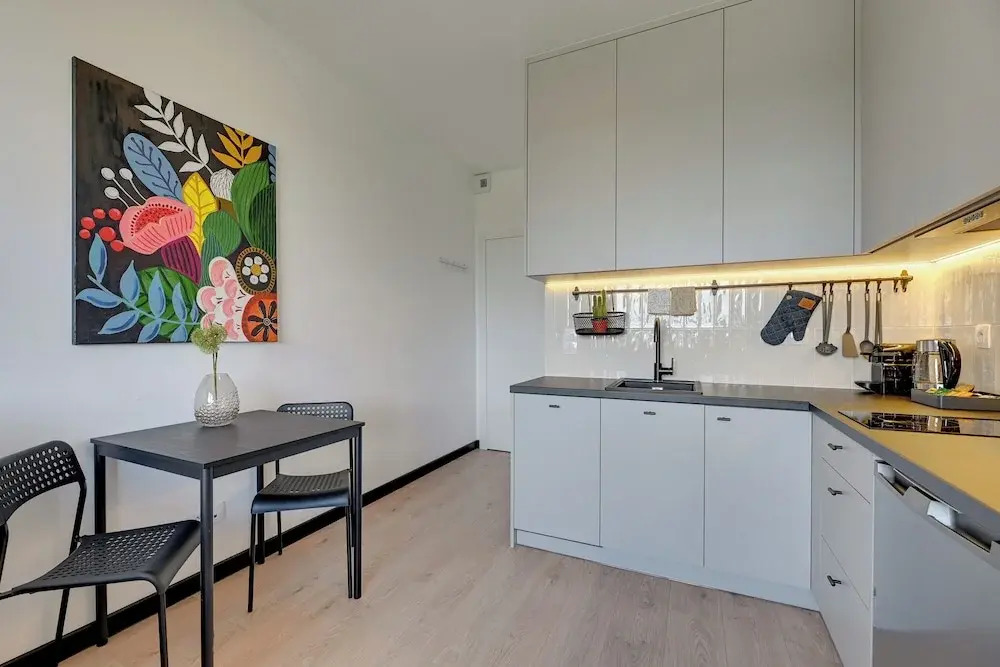 DOKI Living & Foodhall by Downtown Apartments
