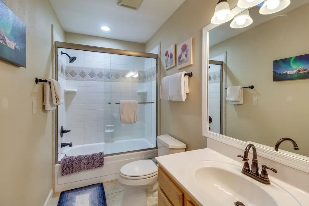 Dog-friendly Home on Pinetop Lakes Course!