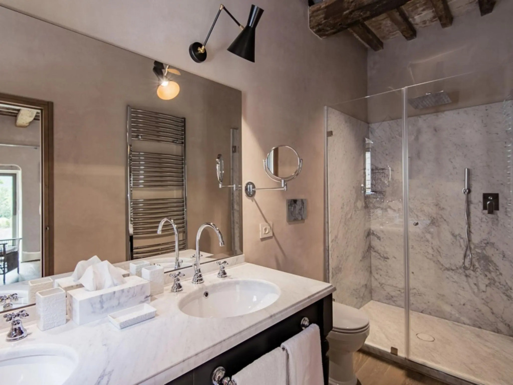 Luxury Villa Inside a Splendid Estate-villa Piuma