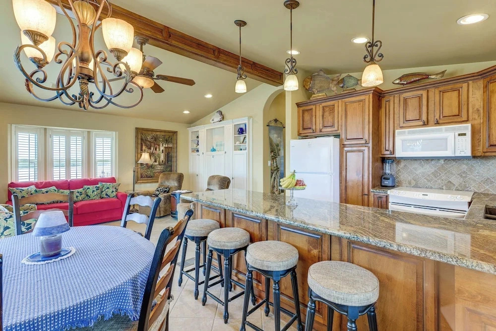Wildlife Views & Dock! Long Island Village Escape